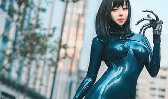 菌烨tako又来了！新更新的秘书照，看看她的眼神里藏了什么。