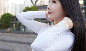 蜜桃社 - 毛衣的魔力：在伊琳的图包里，感受那些抚媚的温度