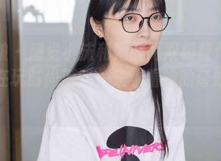 袜啵啵 - 感觉小沫和她的两双板鞋作品集像是在玩时尚游戏，来看看她的奇妙分享！
