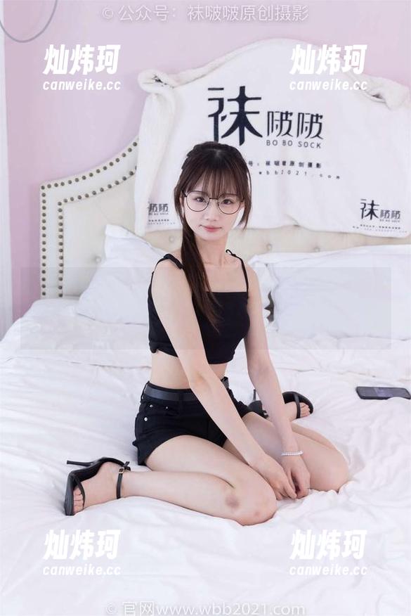 袜啵啵 - 终于等到泡芙的最新写真，少女的幻想又来了，真是让人捉摸不透！