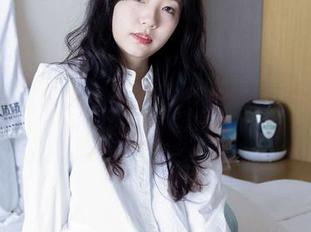 袜啵啵 - 稚予图包大曝光：校服裤里丝与阳光的邂逅！