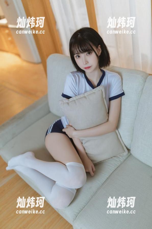 这是许岚LAN穿礼服后的高清瞬间，直击你的审美神经！