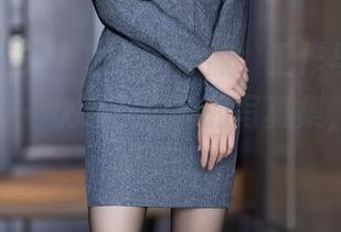 语画界 - 办公室里的奶瓶，工作与美的完美结合——快来下载她的写真集，感受这波福利！