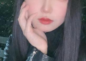这个泡泡就是逊啦与阿尔托莉雅，只是在图库里巧妙地调皮一下？