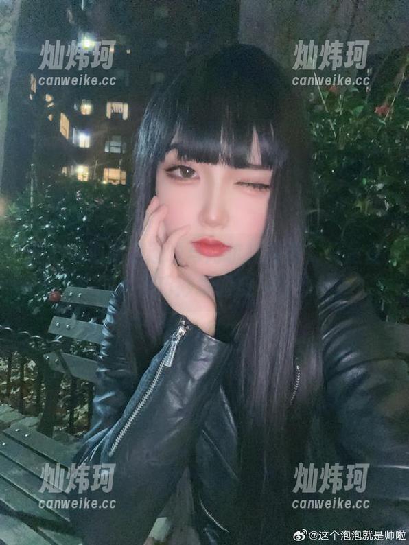 这个泡泡就是逊啦与阿尔托莉雅，只是在图库里巧妙地调皮一下？