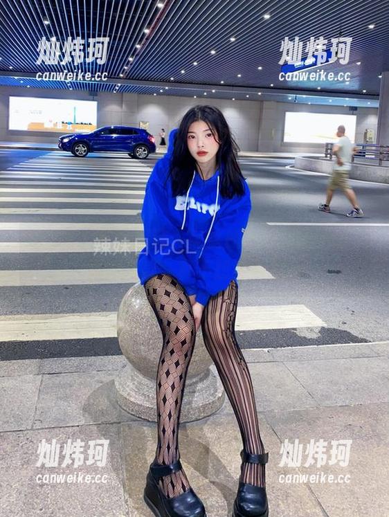 微密圈 - 作品精选：黑丝加腿环的陈佩奇，果然高能，真不想移开视线