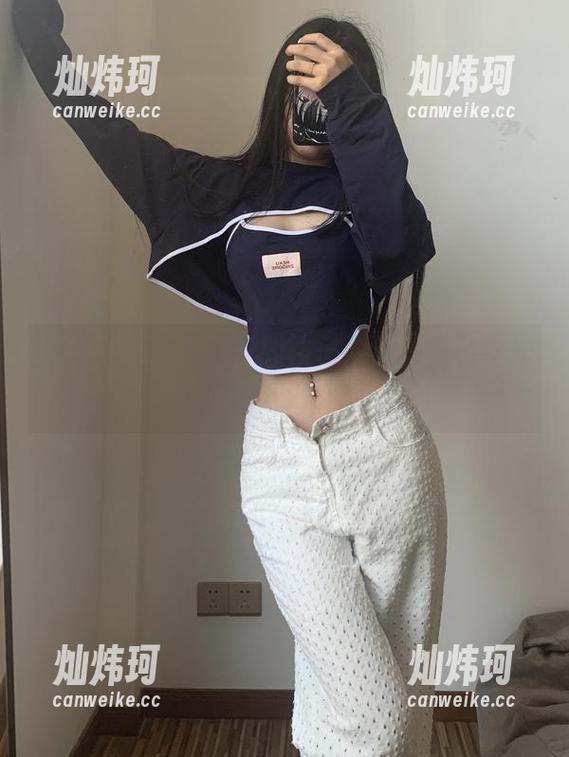 微密圈 - 陈佩奇黑胶格子裙写真福利曝光，真的是让人着迷的存在！