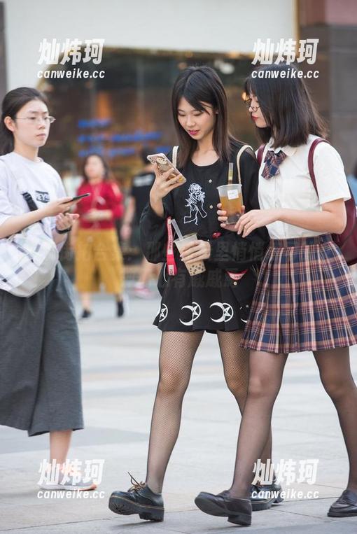 魔镜街拍合集：那些清晨里悄悄练习的女神们心有戚戚焉